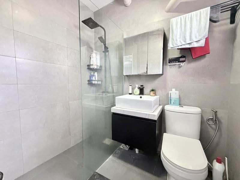416 Bukit Batok West Avenue 4, 416 Bukit Batok West Avenue 4, Dairy Farm / Bukit Panjang / Choa Chu Kang, 2 Bedrooms, 785 sqft, HDB Flat For Sale, by Baven Tan, 500294573 - Bathroom - PropertyGuru.com.sg