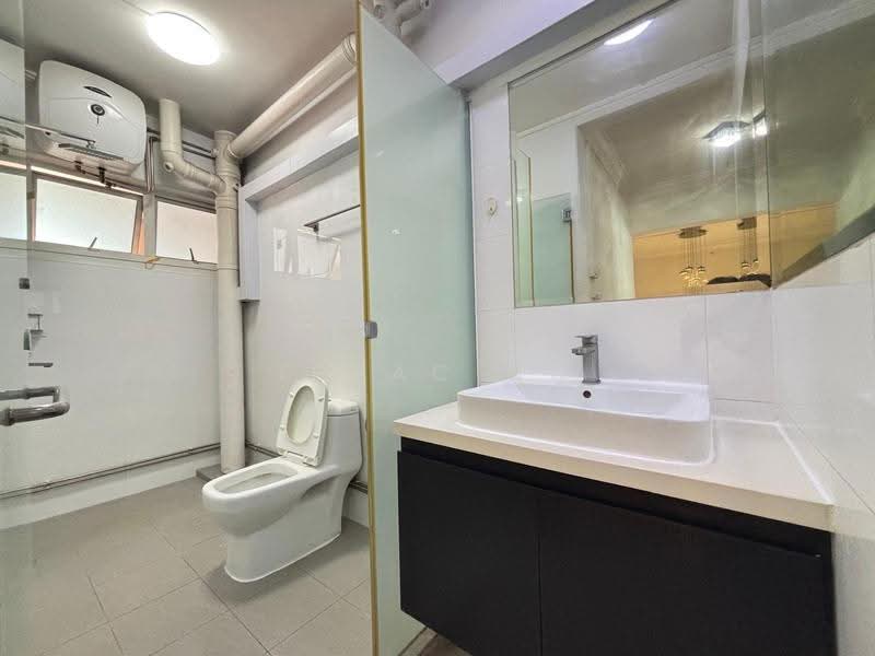 834 Hougang Central, 834 Hougang Central, Hougang / Punggol / Sengkang, 3 Bedrooms, 1,582 sqft, HDB Flat For Rent, by Isaac Ng, 500294584 - Bathroom - PropertyGuru.com.sg