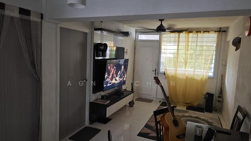 185 Boon Lay Avenue, 185 Boon Lay Avenue, Boon Lay / Jurong / Tuas, Room Rental, 180 sqft, HDB Flat For Rent, by Agnes Chan, 500294598 - Living Room - PropertyGuru.com.sg
