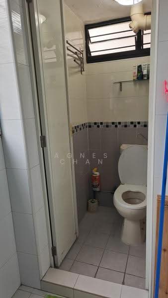185 Boon Lay Avenue, 185 Boon Lay Avenue, Boon Lay / Jurong / Tuas, Room Rental, 180 sqft, HDB Flat For Rent, by Agnes Chan, 500294598 - Bathroom - PropertyGuru.com.sg