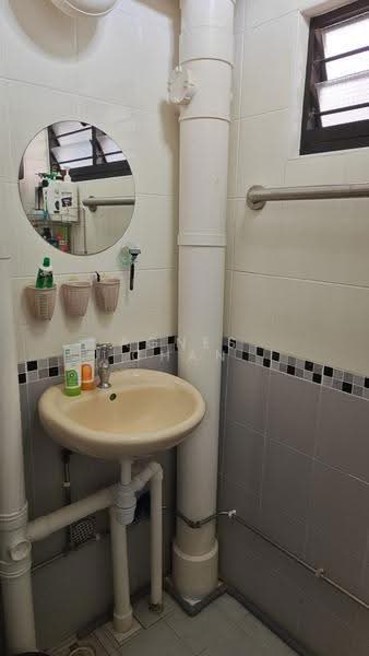185 Boon Lay Avenue, 185 Boon Lay Avenue, Boon Lay / Jurong / Tuas, Room Rental, 180 sqft, HDB Flat For Rent, by Agnes Chan, 500294598 - Bathroom - PropertyGuru.com.sg