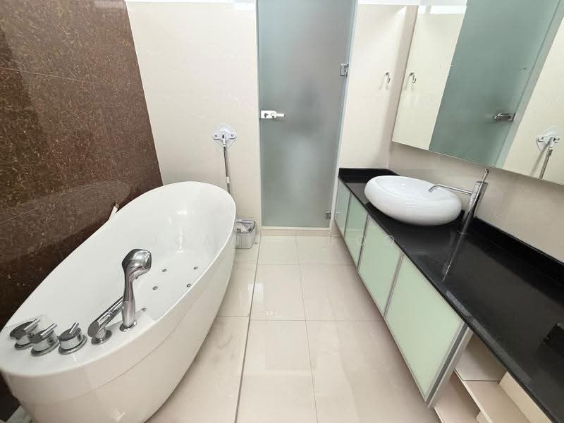 Sembawang Hills Estate, Nemesu Avenue, Ang Mo Kio / Bishan / Thomson, 5 Bedrooms, 3,993 sqft, Terraced House For Sale, by Joanna Foo, 500294603 - Bathroom - PropertyGuru.com.sg