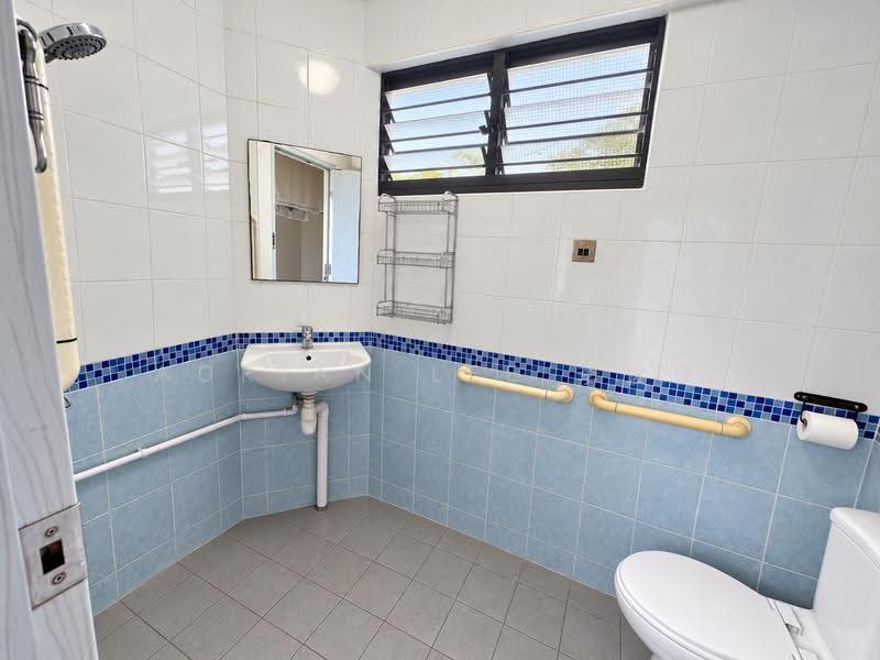 329 Jurong East Avenue 1, 329 Jurong East Avenue 1, Boon Lay / Jurong / Tuas, Room Rental, 150 sqft, HDB Flat For Rent, by Adrian Lee 李俊汶, 500294607 - Bathroom - PropertyGuru.com.sg