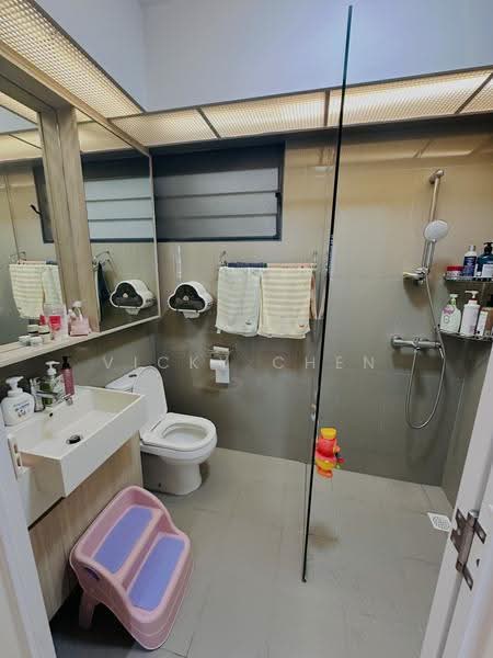 308B Punggol Walk, 308B Punggol Walk, Hougang / Punggol / Sengkang, 3 Bedrooms, 1,206 sqft, HDB Flat For Sale, by Vicky Chen, 500294642 - Bathroom - PropertyGuru.com.sg