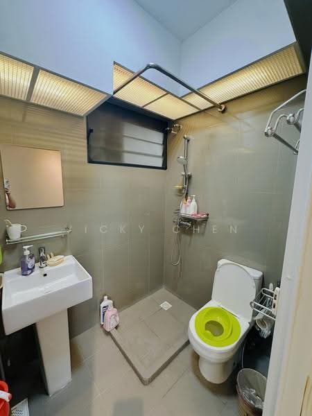 308B Punggol Walk, 308B Punggol Walk, Hougang / Punggol / Sengkang, 3 Bedrooms, 1,206 sqft, HDB Flat For Sale, by Vicky Chen, 500294642 - Bathroom - PropertyGuru.com.sg