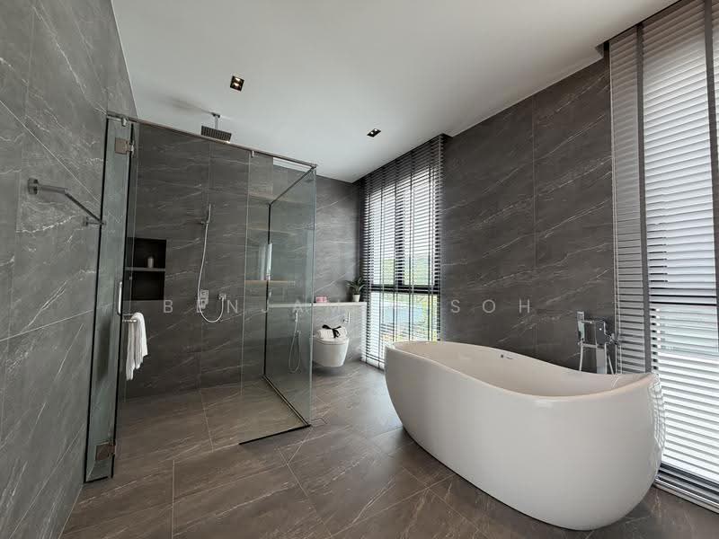 REPUTABLE DEVELOPER CURATES STATEMENT BUNGALOW, 1 to 2 KM to Taonan School, CHIG (Katong), St. Stephen's School, 1 KM to Ngee Ann Primary School, East Coast / Marine Parade, 5 Bedrooms, 9,280 sqft, Bungalow House For Sale, by Benjamin Soh, 500294656 - Bathroom - PropertyGuru.com.sg