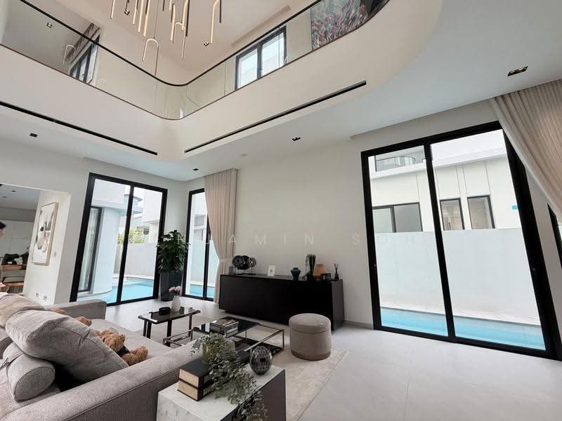 REPUTABLE DEVELOPER CURATES STATEMENT BUNGALOW, 1 to 2 KM to Taonan School, CHIG (Katong), St. Stephen's School, 1 KM to Ngee Ann Primary School, East Coast / Marine Parade, 5 Bedrooms, 9,280 sqft, Bungalow House For Sale, by Benjamin Soh, 500294656 - Living Room - PropertyGuru.com.sg