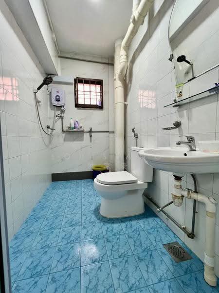 484D Choa Chu Kang Avenue 5, 484D Choa Chu Kang Avenue 5, Dairy Farm / Bukit Panjang / Choa Chu Kang, 4 Bedrooms, 1,248 sqft, HDB Flat For Sale, by Louis Ang 洪家豪, 500294658 - Bathroom - PropertyGuru.com.sg