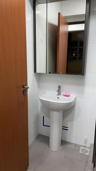 95C Henderson Road, 95C Henderson Road, Alexandra / Commonwealth, Room Rental, 90 sqft, HDB Flat For Rent, by Zhang Dandan, 500294673 - Bathroom - PropertyGuru.com.sg
