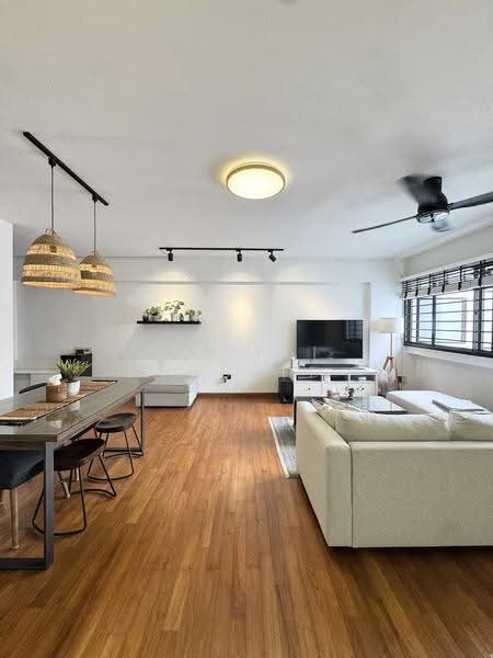 686B Choa Chu Kang Crescent, 686B Choa Chu Kang Crescent, Dairy Farm / Bukit Panjang / Choa Chu Kang, 3 Bedrooms, 1,184 sqft, HDB Flat For Sale, by Rusydi Yusoff, 500294678 - Living Room - PropertyGuru.com.sg