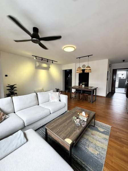 686B Choa Chu Kang Crescent, 686B Choa Chu Kang Crescent, Dairy Farm / Bukit Panjang / Choa Chu Kang, 3 Bedrooms, 1,184 sqft, HDB Flat For Sale, by Rusydi Yusoff, 500294678 - Living Room - PropertyGuru.com.sg