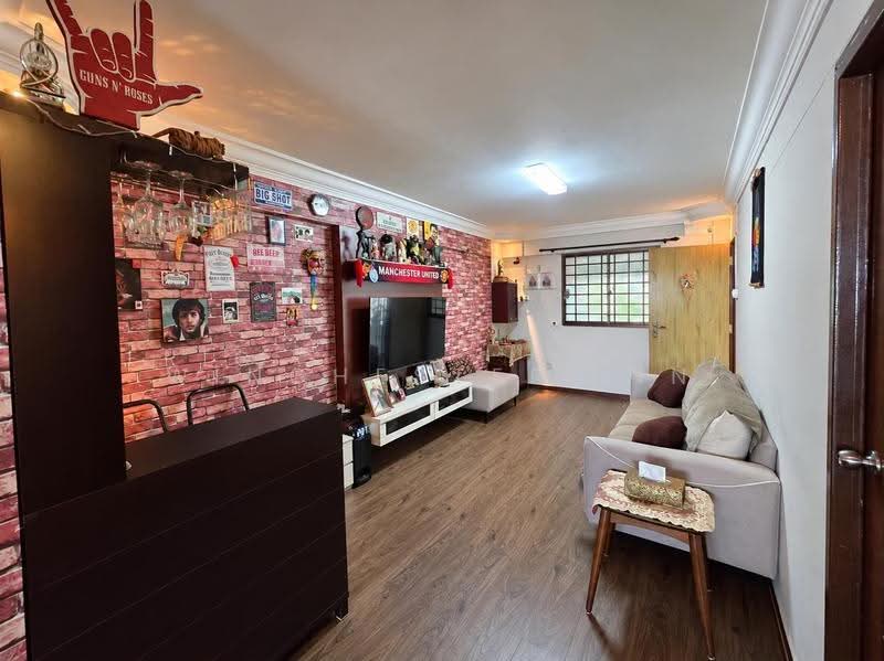 226 Yishun Street 21, 226 Yishun Street 21, Sembawang / Yishun, 2 Bedrooms, 721 sqft, HDB Flat For Sale, by Winchester Lin, 500294714 - Living Room - PropertyGuru.com.sg