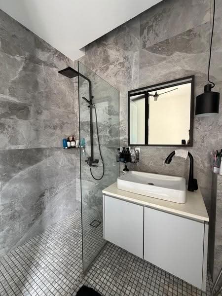 The Black & White loft apartment at Joo Chiat, East Coast / Marine Parade, 1 Bedroom, 980 sqft, Walk-up Apartment For Rent, by Eunice Tan, 500294720 - Bathroom - PropertyGuru.com.sg