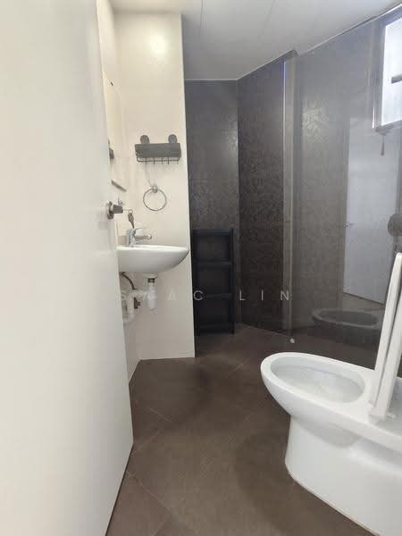 Parc Oasis, 35 Jurong East Avenue 1, Boon Lay / Jurong / Tuas, Room Rental, 222 sqft, Condominium For Rent, by Isaac Lin, 500294744 - MR2 Bathroom - PropertyGuru.com.sg