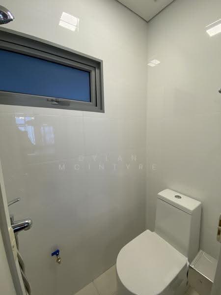 Woodhaven, 77 Woodgrove Avenue, Admiralty / Woodlands, 3 Bedrooms, 1,173 sqft, Condominium For Sale, by Dylan McIntyre, 500294758 - Bathroom - PropertyGuru.com.sg