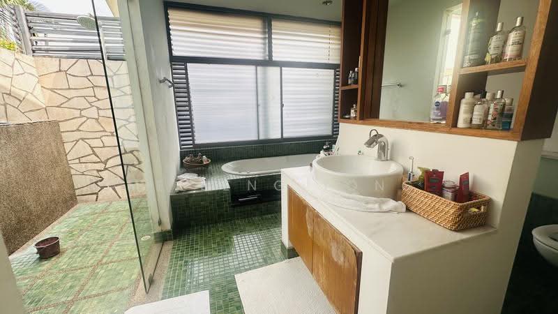 Picardy Gardens, Jalan Pari Burong, Bedok / Upper East Coast, 5 Bedrooms, 6,000 sqft, Semi-Detached House For Sale, by Meileng Tong, 500294792 - Bathroom - PropertyGuru.com.sg