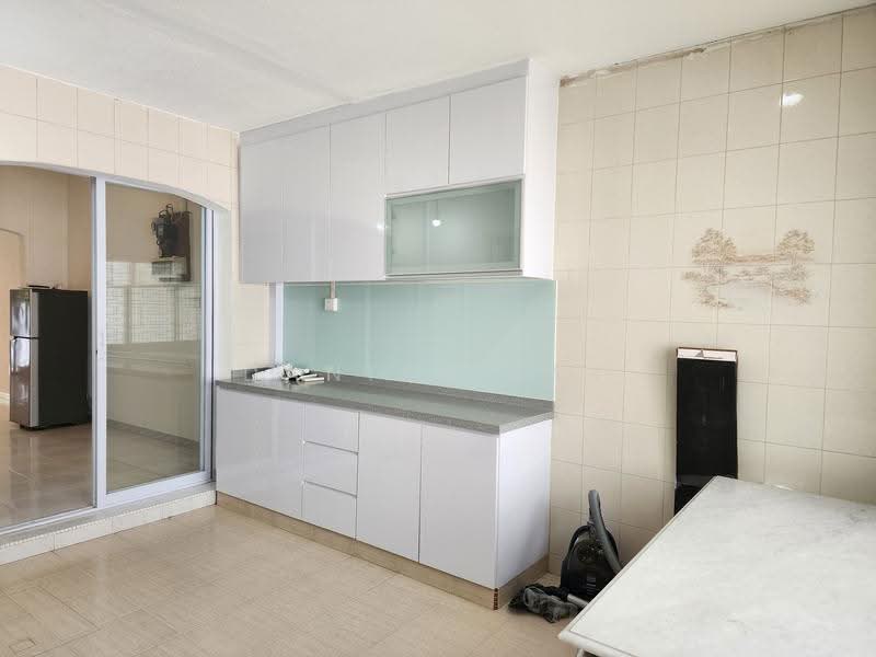 Bight & well ventilated Kitchen