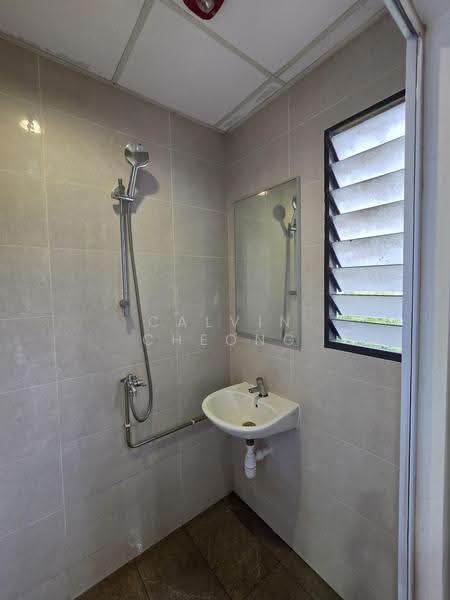 Ascent @ Gambas, 6 Gambas Way, Sembawang / Yishun, 1,808 sqft, Factory / Workshop (B2) For Rent, by Calvin Cheong, 500294867 - Bathroom - CommercialGuru.com.sg