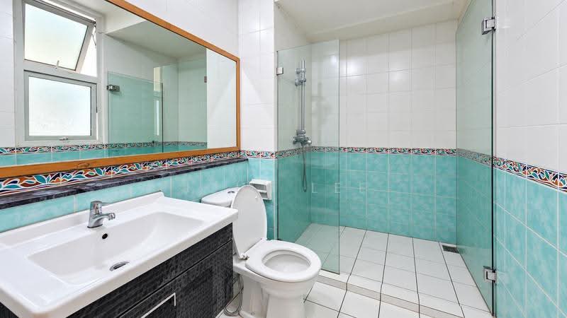 The Floravale, 238 Westwood Avenue, Boon Lay / Jurong / Tuas, 3 Bedrooms, 1,228 sqft, Condominium For Sale, by John Lee, 500294878 - Bathroom - PropertyGuru.com.sg