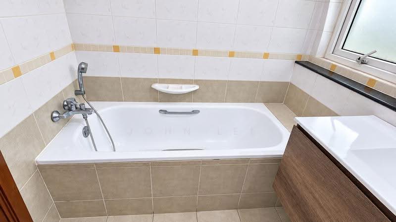 The Floravale, 238 Westwood Avenue, Boon Lay / Jurong / Tuas, 3 Bedrooms, 1,228 sqft, Condominium For Sale, by John Lee, 500294878 - Bathroom - PropertyGuru.com.sg