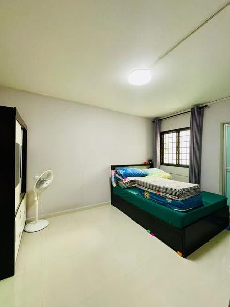 264 Bukit Batok East Avenue 4, 264 Bukit Batok East Avenue 4, Dairy Farm / Bukit Panjang / Choa Chu Kang, 2 Bedrooms, 786 sqft, HDB Flat For Sale, by Zola Tan, 500294894 - Master Bedroom - PropertyGuru.com.sg