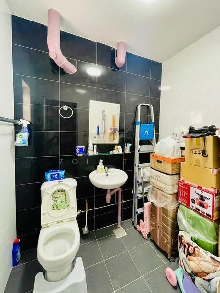 264 Bukit Batok East Avenue 4, 264 Bukit Batok East Avenue 4, Dairy Farm / Bukit Panjang / Choa Chu Kang, 2 Bedrooms, 786 sqft, HDB Flat For Sale, by Zola Tan, 500294894 - Master Bathroom - PropertyGuru.com.sg