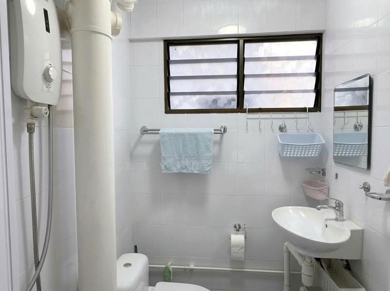 230 Bukit Batok East Avenue 3, 230 Bukit Batok East Avenue 3, Dairy Farm / Bukit Panjang / Choa Chu Kang, 2 Bedrooms, 721 sqft, HDB Flat For Sale, by Kelvin Neo, 500294957 - PropertyGuru.com.sg
