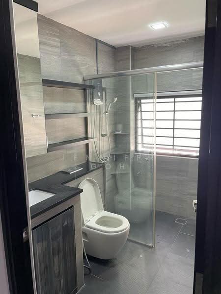 398145, No. 10 LORONG 36 GEYLANG, Eunos / Geylang / Paya Lebar, Studio, 160 sqft, Terraced House For Rent, by Jennifer Goh, 500294978 - Bathroom - PropertyGuru.com.sg