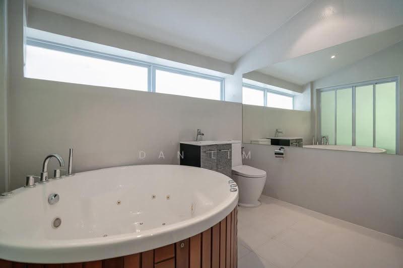 Carmichael Bungalow, Carmichael Road, Macpherson / Potong Pasir, 6 Bedrooms, 4,800 sqft, Detached House For Sale, by Dan Lim, 500295050 - Bathroom - PropertyGuru.com.sg