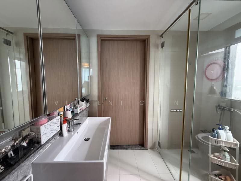 Q Bay Residences, 1 Tampines Street 86, Pasir Ris / Tampines, 2 Bedrooms, 883 sqft, Condominium For Sale, by Vincent Chan, 500295056 - Master Bathroom - PropertyGuru.com.sg