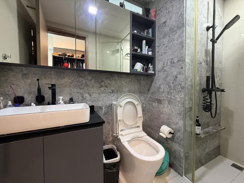 Q Bay Residences, 1 Tampines Street 86, Pasir Ris / Tampines, 2 Bedrooms, 883 sqft, Condominium For Sale, by Vincent Chan, 500295056 - Master Bathroom - PropertyGuru.com.sg