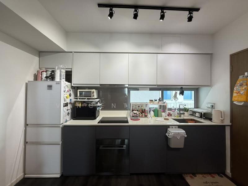 Q Bay Residences, 1 Tampines Street 86, Pasir Ris / Tampines, 2 Bedrooms, 883 sqft, Condominium For Sale, by Vincent Chan, 500295056 - kitchenette - PropertyGuru.com.sg