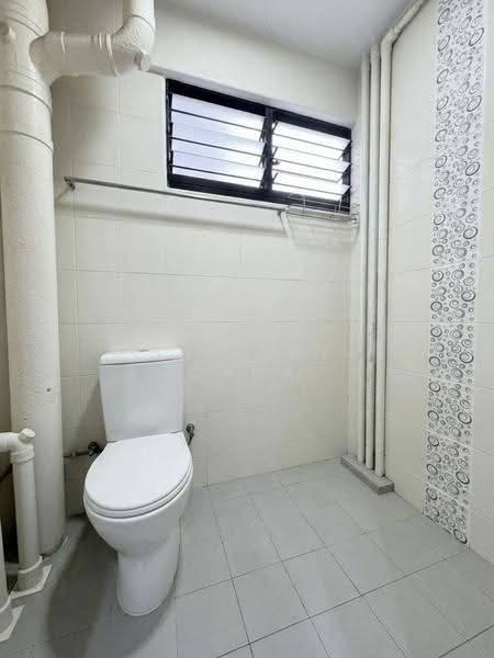 244 Hougang Street 22, 244 Hougang Street 22, Hougang / Punggol / Sengkang, 3 Bedrooms, 990 sqft, HDB Flat For Sale, by Shirley Chua, 500295066 - Bathroom - PropertyGuru.com.sg