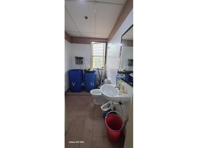 Midview Building, 50 Bukit Batok Street 23, Dairy Farm / Bukit Panjang / Choa Chu Kang, 1,518 sqft, Light Industrial (B1) For Sale, by Ivan Lim, 500295112 - Bathroom - CommercialGuru.com.sg