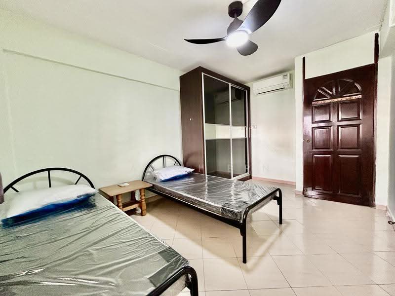 406 Hougang Avenue 10, 406 Hougang Avenue 10, Hougang / Punggol / Sengkang, Room Rental, 120 sqft, HDB Flat For Rent, by Tan Li Ern, 500295142 - Bedroom - PropertyGuru.com.sg