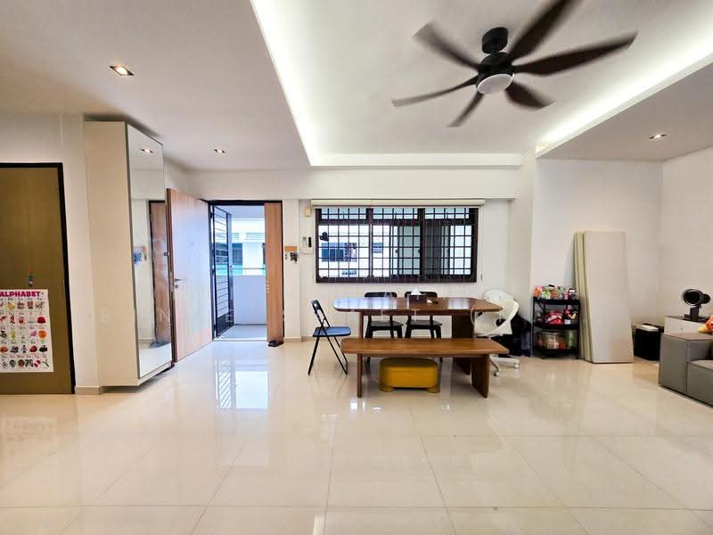 297B Choa Chu Kang Avenue 2, 297B Choa Chu Kang Avenue 2, Dairy Farm / Bukit Panjang / Choa Chu Kang, 3 Bedrooms, 1,087 sqft, HDB Flat For Sale, by Siti Nurainina Binte Saaet (Nina Saaet), 500295158 - Living Room - PropertyGuru.com.sg