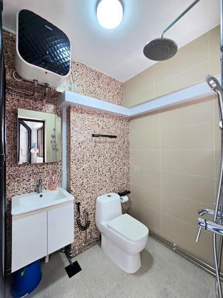 297B Choa Chu Kang Avenue 2, 297B Choa Chu Kang Avenue 2, Dairy Farm / Bukit Panjang / Choa Chu Kang, 3 Bedrooms, 1,087 sqft, HDB Flat For Sale, by Siti Nurainina Binte Saaet (Nina Saaet), 500295158 - Bathroom - PropertyGuru.com.sg