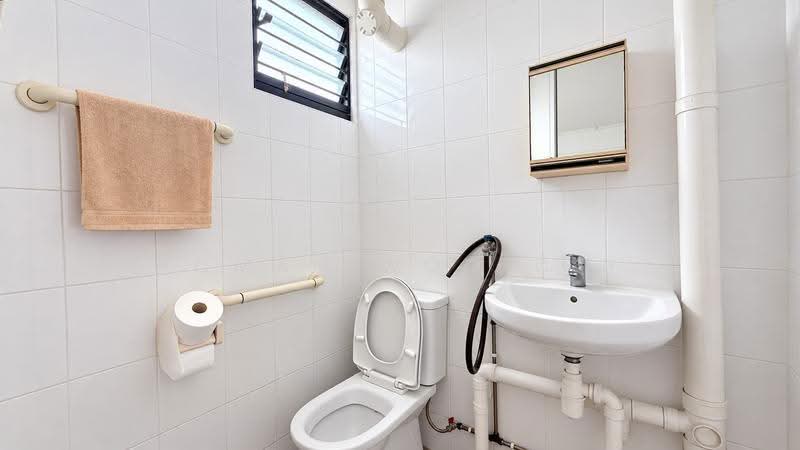 537 Ang Mo Kio Avenue 5, 537 Ang Mo Kio Avenue 5, Ang Mo Kio / Bishan / Thomson, 3 Bedrooms, 990 sqft, HDB Flat For Sale, by Roman Woo C P, 500295181 - Bathroom - PropertyGuru.com.sg