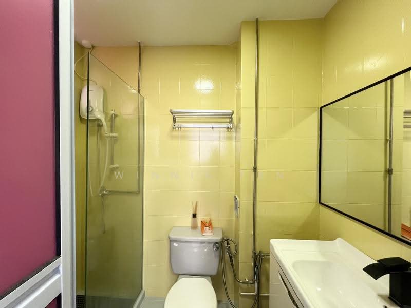 Crystal Mansions, 3 Lorong 6 Geylang, Eunos / Geylang / Paya Lebar, 3 Bedrooms, 1,259 sqft, Condominium For Sale, by Winnie Tan, 500295197 - Bathroom - PropertyGuru.com.sg