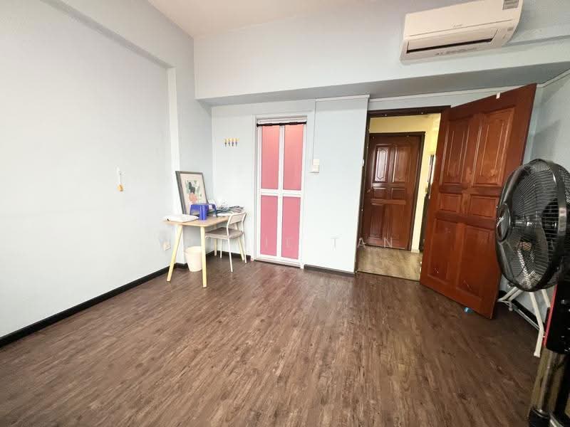 Crystal Mansions, 3 Lorong 6 Geylang, Eunos / Geylang / Paya Lebar, 3 Bedrooms, 1,259 sqft, Condominium For Sale, by Winnie Tan, 500295197 - Bedroom 2 - PropertyGuru.com.sg