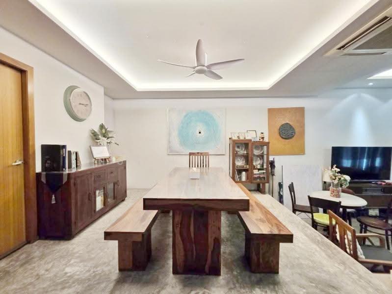 Loyang Villas, Loyang Rise, Changi Airport / Changi Village, 7 Bedrooms, 2,800 sqft, Terraced House For Sale, by Nur Hidayah Ahmad, 500295202 - Dining hall with sink and adj room - PropertyGuru.com.sg