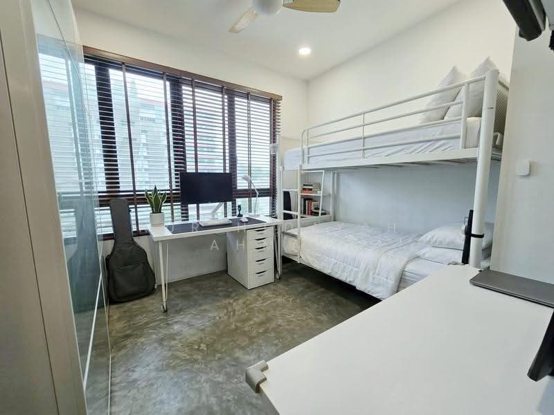 Loyang Villas, Loyang Rise, Changi Airport / Changi Village, 7 Bedrooms, 2,800 sqft, Terraced House For Sale, by Nur Hidayah Ahmad, 500295202 - Bedroom 2nd floor - PropertyGuru.com.sg