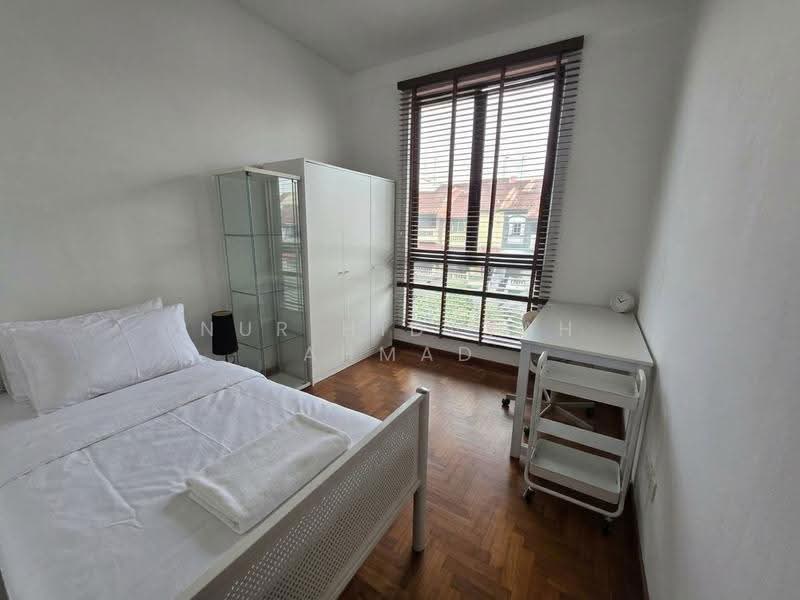 Loyang Villas, Loyang Rise, Changi Airport / Changi Village, 7 Bedrooms, 2,800 sqft, Terraced House For Sale, by Nur Hidayah Ahmad, 500295202 - Bedroom - PropertyGuru.com.sg