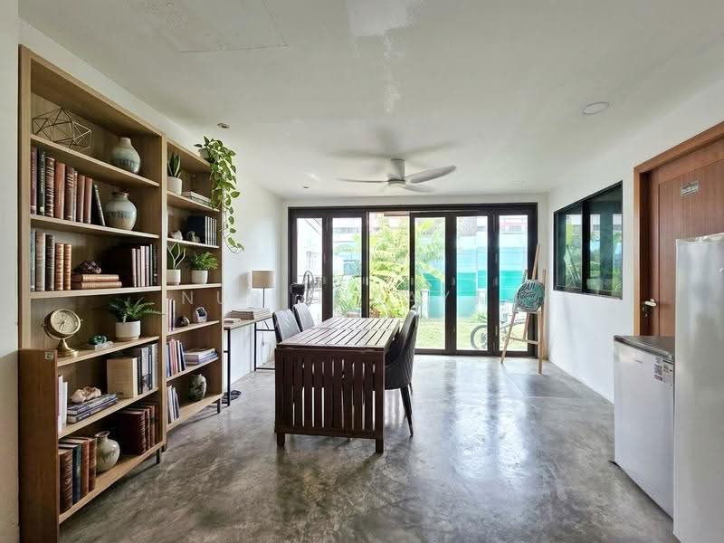 Loyang Villas, Loyang Rise, Changi Airport / Changi Village, 7 Bedrooms, 2,800 sqft, Terraced House For Sale, by Nur Hidayah Ahmad, 500295202 - Family area on 1st floor - PropertyGuru.com.sg