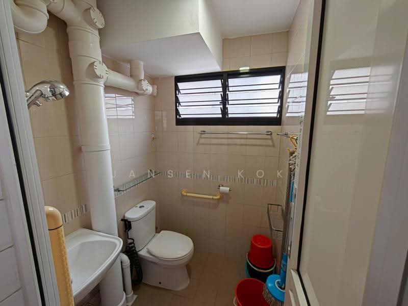 638 Ang Mo Kio Avenue 6, 638 Ang Mo Kio Avenue 6, Ang Mo Kio / Bishan / Thomson, 3 Bedrooms, 980 sqft, HDB Flat For Sale, by Jansen Kok, 500295224 - Bathroom - PropertyGuru.com.sg
