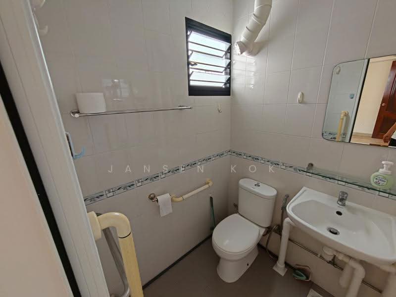 638 Ang Mo Kio Avenue 6, 638 Ang Mo Kio Avenue 6, Ang Mo Kio / Bishan / Thomson, 3 Bedrooms, 980 sqft, HDB Flat For Sale, by Jansen Kok, 500295224 - Bathroom - PropertyGuru.com.sg