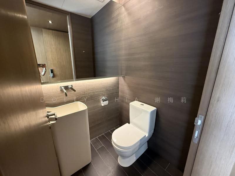 Lloyd SixtyFive, 65 Lloyd Road, Orchard / River Valley, 2 Bedrooms, 1,819 sqft, Condominium For Rent, by Dolly Chia 谢梅莉, 500295234 - Bathroom - PropertyGuru.com.sg