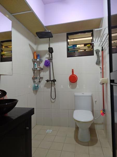 365D Upper Serangoon Road, 365D Upper Serangoon Road, Hougang / Punggol / Sengkang, 2 Bedrooms, 721 sqft, HDB Flat For Sale, by Kif Kamal, 500295269 - Bathroom - PropertyGuru.com.sg