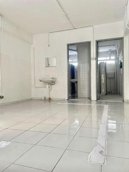 Well Priced | Terrace Factory @ Hillview, Dairy Farm / Bukit Panjang / Choa Chu Kang, 5,821 sqft, Light Industrial (B1) For Sale, by Cynthia Yew, 500295277 - Bathroom - CommercialGuru.com.sg