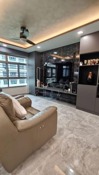 428B Yishun Avenue 11, 428B Yishun Avenue 11, Sembawang / Yishun, 3 Bedrooms, 1,206 sqft, HDB Flat For Sale, by Ronald Chew, 500295318 - Living Room - PropertyGuru.com.sg